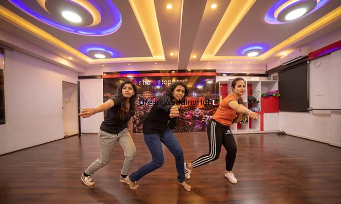 D Showstoppers Performing